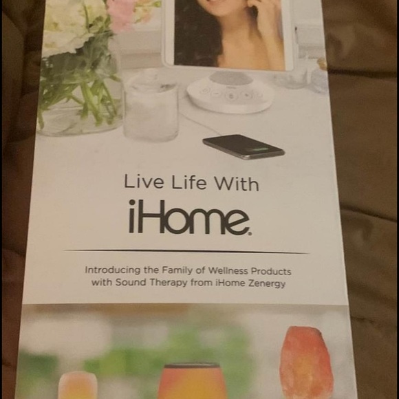 Retails for $100 i-home vanity Bluetooth speaker / mirror - Picture 5 of 11